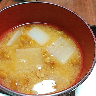 大根とナメコの味噌汁